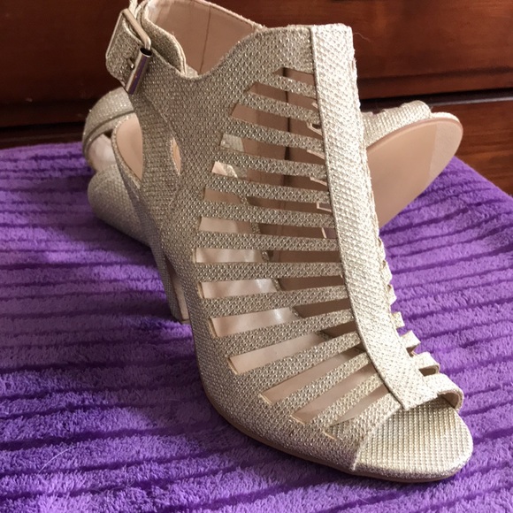 Heart in D Strappy Glitter Open-Toe Heels, Size 6 - Picture 10 of 17